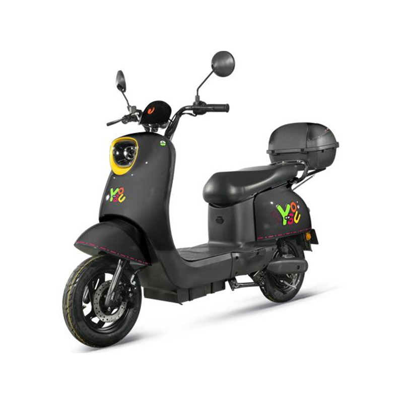 Onko Turtle Model Electric Scooterissa sisäänrakennettua jousitusta tai iskunvaimennusta ajomukavuuden parantamiseksi epätasaisilla pinnoilla?