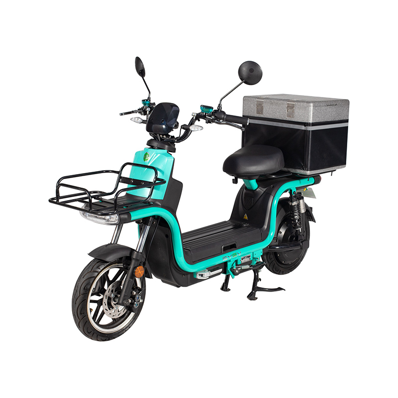 Mitä edistyneitä kuljettajan apujärjestelmiä tämä sähkömoottoripyörä sisältää?